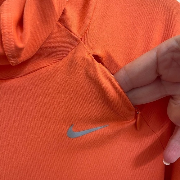 Nike Women’s Dri-Fit Hoodie with Thumb Holes and Small Zipper Pocket Size Medium - Picture 7 of 7